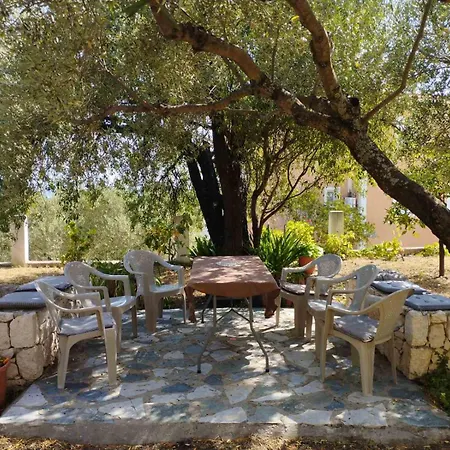 Krini And Aroma - Garden & Private Parking Apartment Mousata