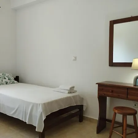 Krini And Aroma - Garden & Private Parking Mousata