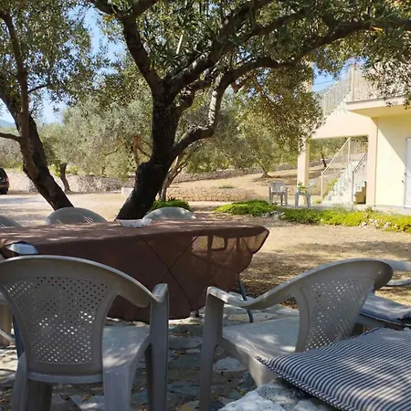 Krini And Aroma - Garden & Private Parking Mousata