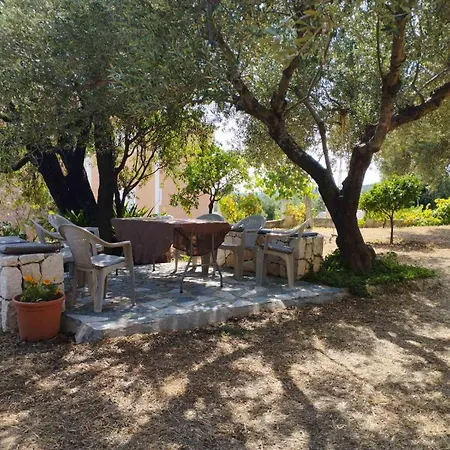 Krini And Aroma - Garden & Private Parking شقة
