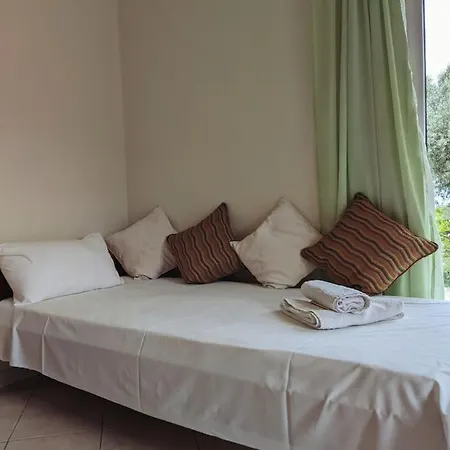 Krini And Aroma - Garden & Private Parking Apartment