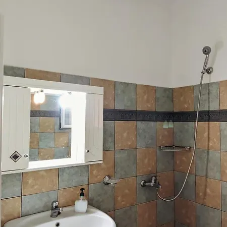 Krini And Aroma - Garden & Private Parking Apartment Mousata
