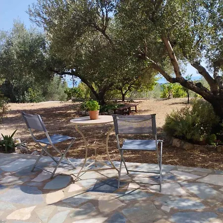 Krini And Aroma - Garden & Private Parking Mousata